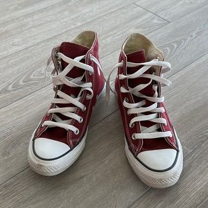 Converse Chuck Taylor high in Maroon women’s US 6
